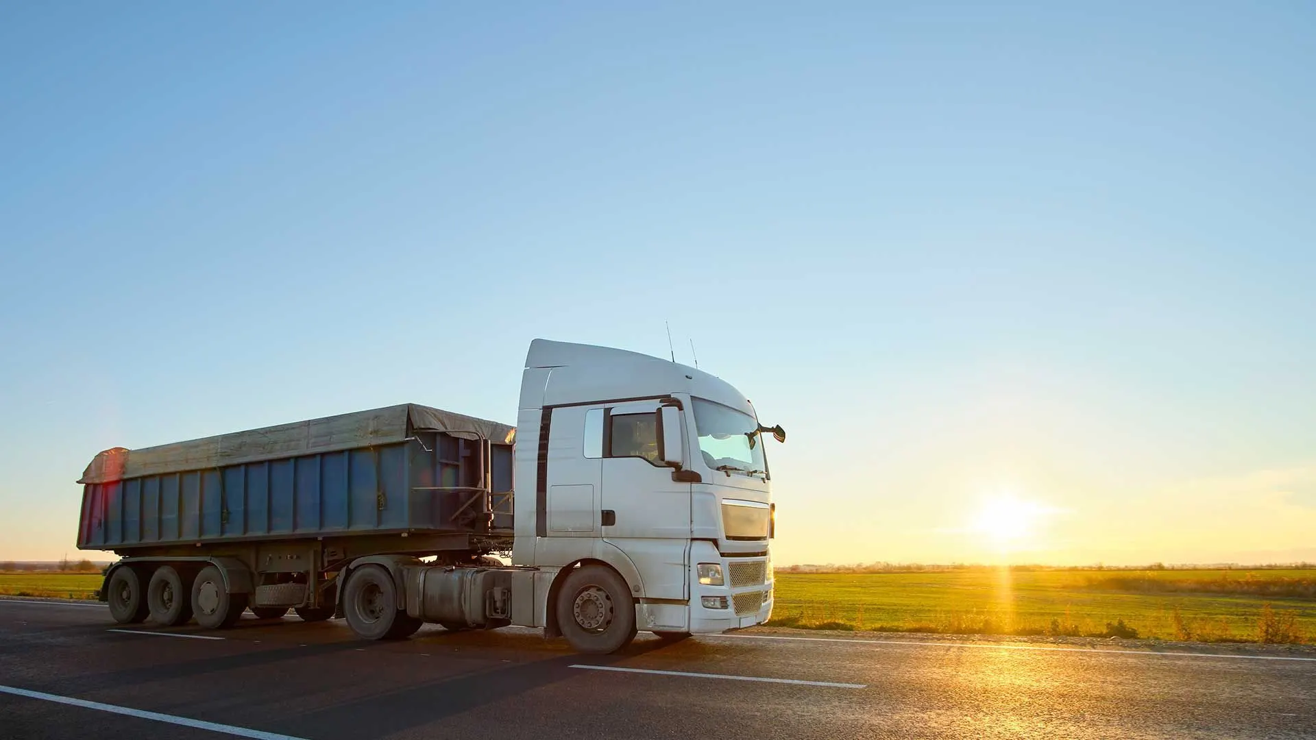 Maximizing Efficiency in Full Truckload Shipments During the Holiday Rush